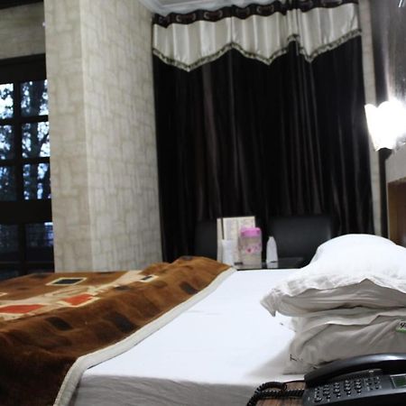 Hotel Topaz Dalhousie Bagian luar foto